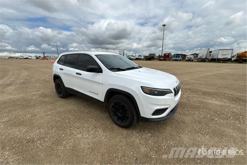 Jeep Cherokee Sport 4x4 SUV 自動車