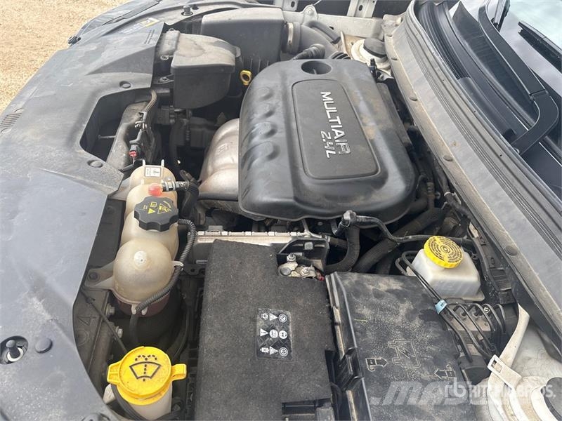 Jeep Cherokee Sport 4x4 SUV 自動車