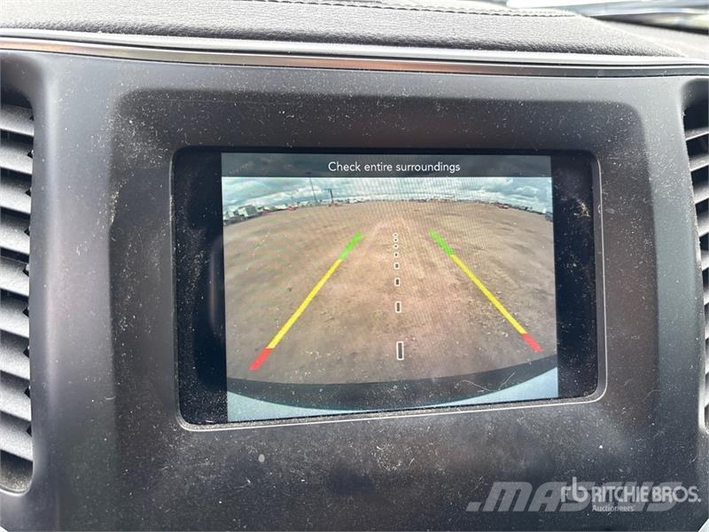 Jeep Cherokee Sport 4x4 SUV 自動車