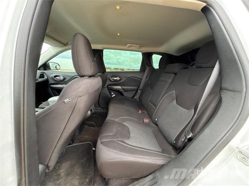 Jeep Cherokee Sport 4x4 SUV 自動車