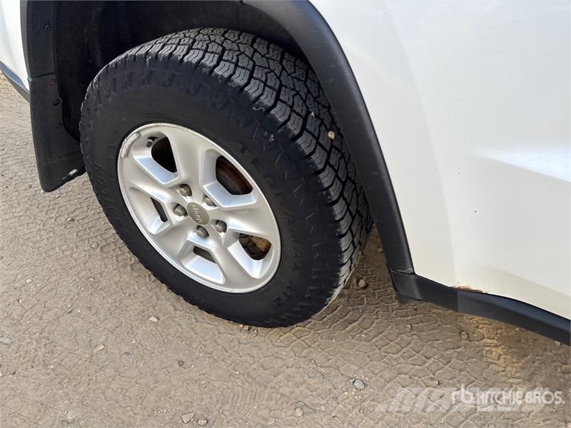Jeep Grand Cheroke Laredo 4WD SUV سيارات