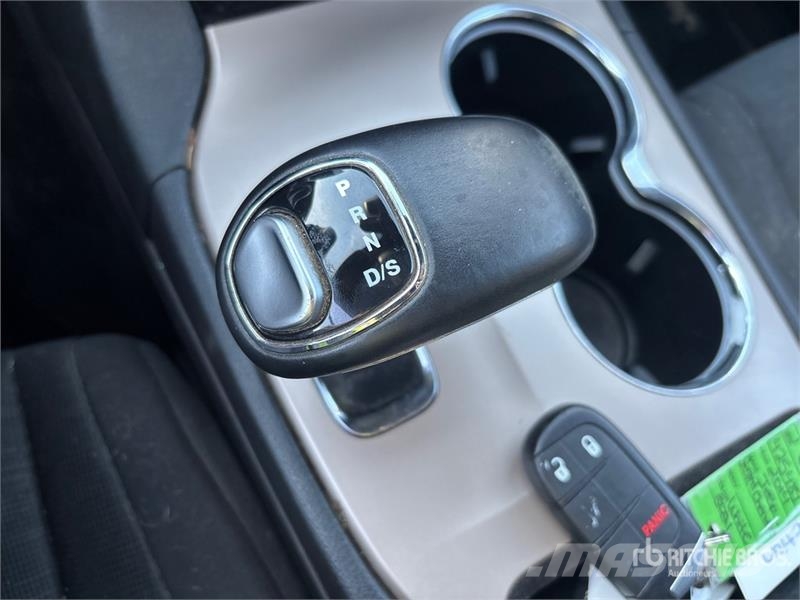 Jeep Grand Cheroke Laredo 4WD SUV سيارات