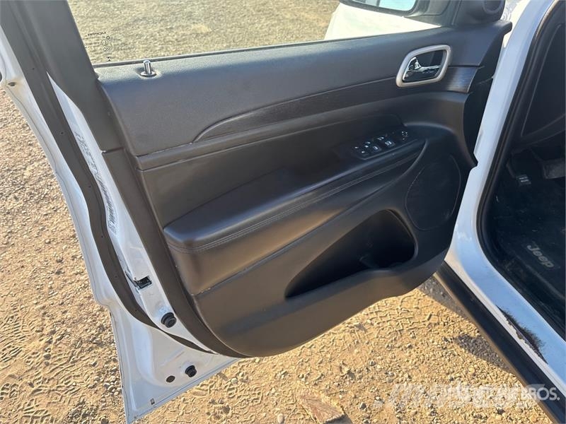 Jeep Grand Cheroke Laredo 4WD SUV سيارات