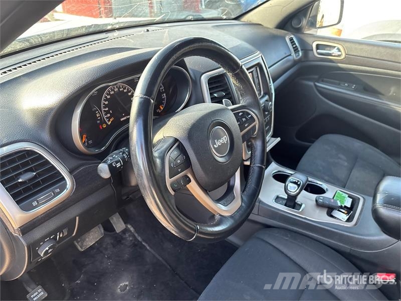 Jeep Grand Cheroke Laredo 4WD SUV سيارات