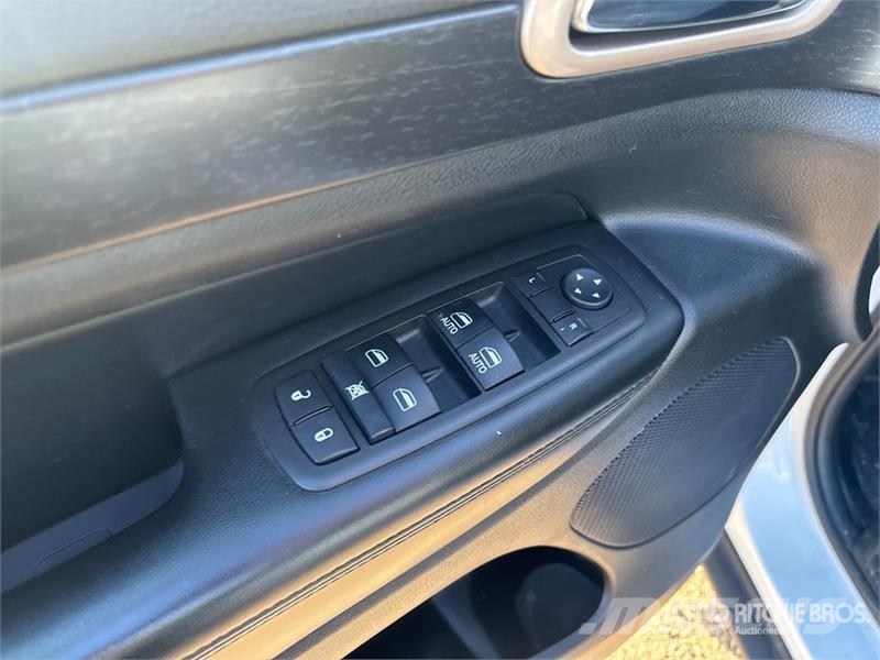 Jeep Grand Cheroke Laredo 4WD SUV سيارات