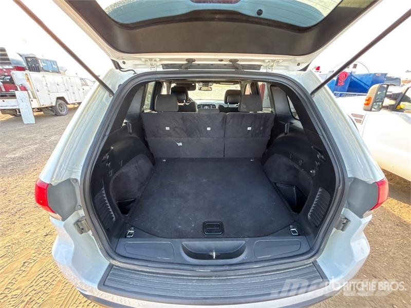 Jeep Grand Cheroke Laredo 4WD SUV سيارات