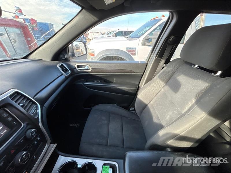 Jeep Grand Cheroke Laredo 4WD SUV سيارات