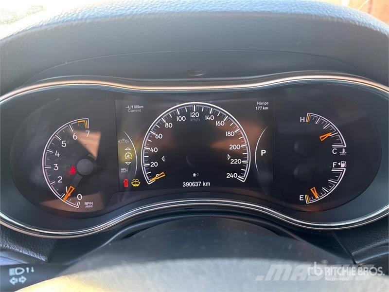 Jeep Grand Cheroke Laredo 4WD SUV سيارات