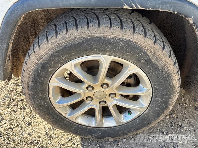 Jeep Grand Cherokee 4WD SUV Automašīnas