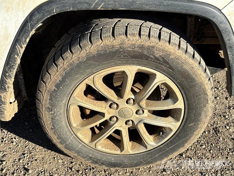 Jeep Grand Cherokee 4WD SUV Automašīnas