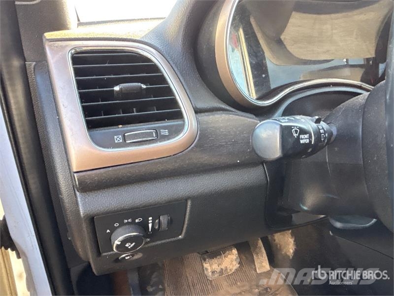 Jeep Grand Cherokee 4WD SUV Automašīnas