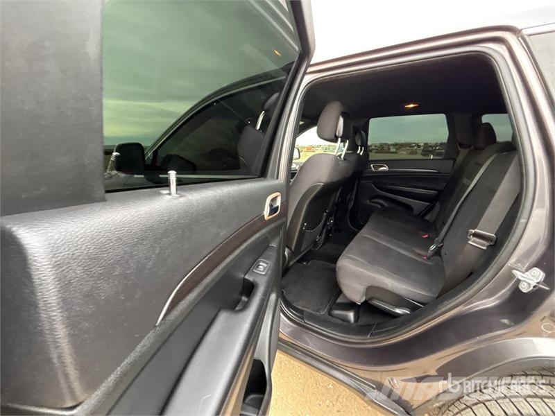 Jeep Grand Cherokee Laredo 4x4 SUV Biler