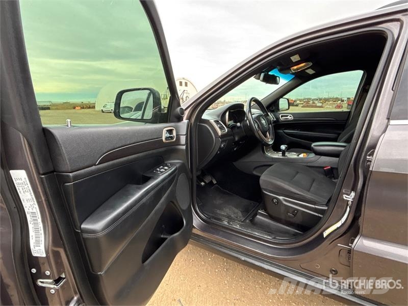 Jeep Grand Cherokee Laredo 4x4 SUV Biler