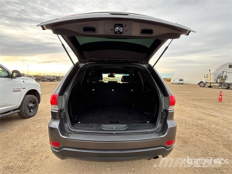 Jeep Grand Cherokee Laredo 4x4 SUV Biler