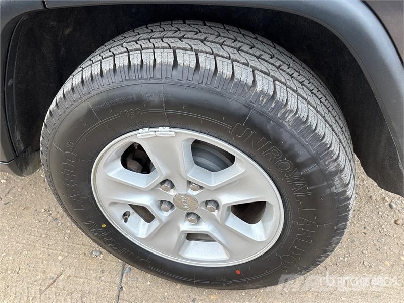 Jeep Grand Cherokee Laredo 4x4 SUV Biler