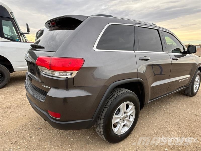 Jeep Grand Cherokee Laredo 4x4 SUV Biler