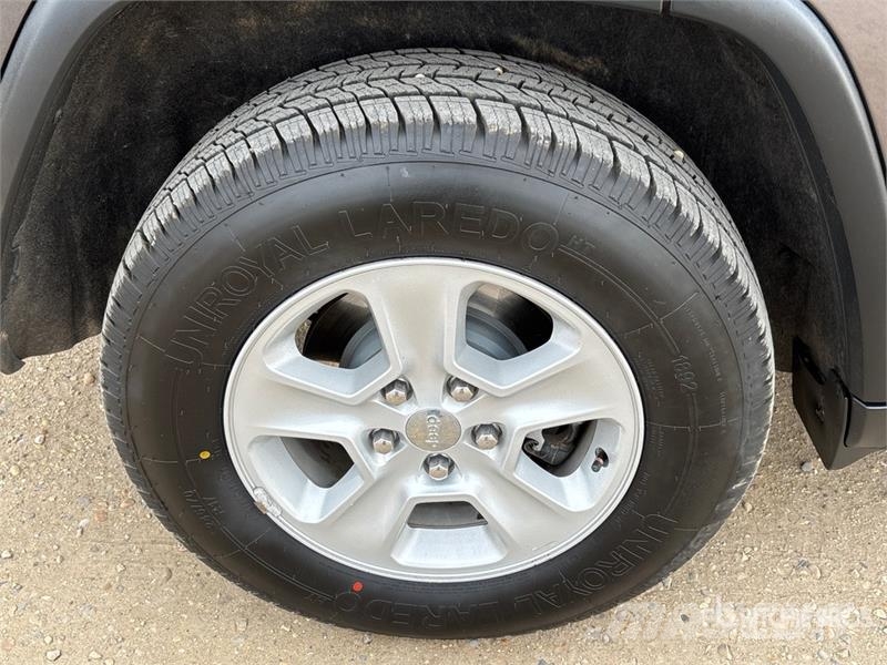 Jeep Grand Cherokee Laredo 4x4 SUV Biler
