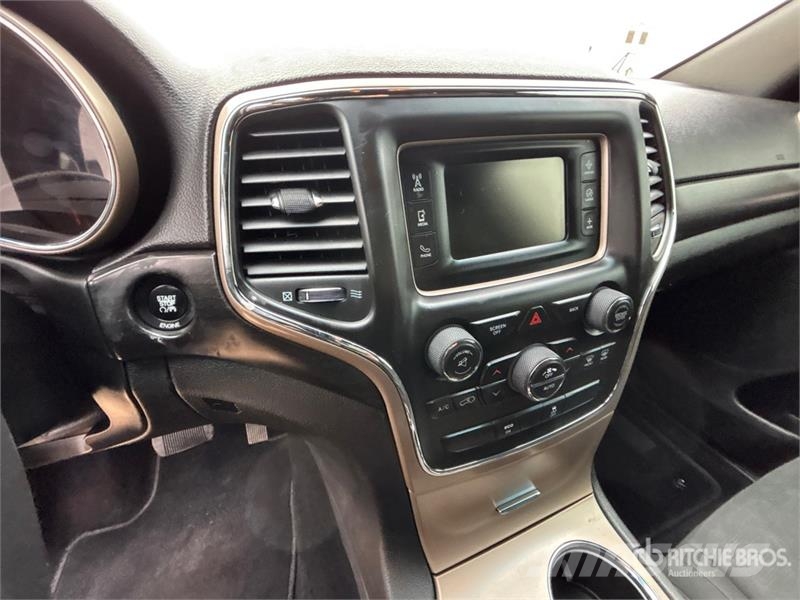 Jeep Grand Cherokee Laredo 4x4 SUV Biler