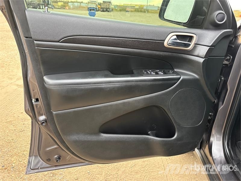 Jeep Grand Cherokee Laredo 4x4 SUV Biler