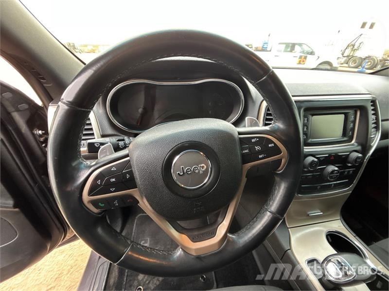 Jeep Grand Cherokee Laredo 4x4 SUV Biler