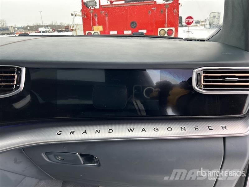 Jeep Grand Wagoneer 4WD SUV Voiture