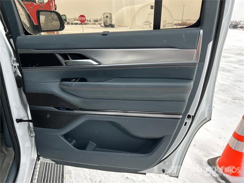 Jeep Grand Wagoneer 4WD SUV Voiture