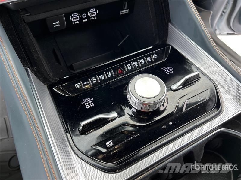 Jeep Grand Wagoneer 4WD SUV Voiture