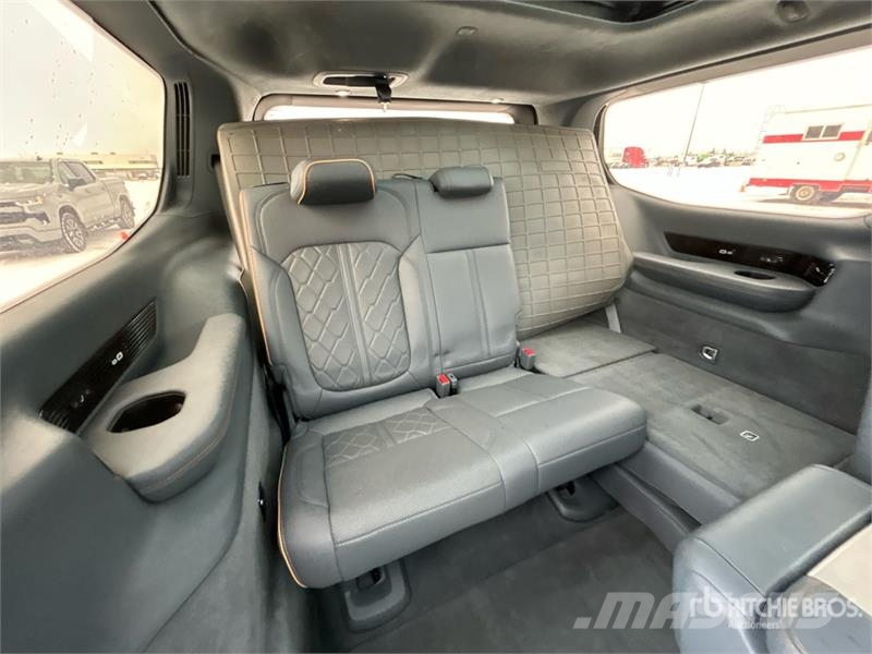 Jeep Grand Wagoneer 4WD SUV Voiture
