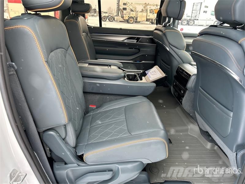 Jeep Grand Wagoneer 4WD SUV Voiture