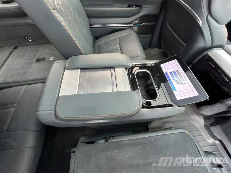 Jeep Grand Wagoneer 4WD SUV Voiture