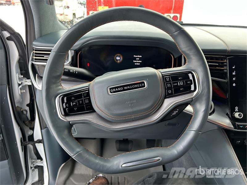 Jeep Grand Wagoneer 4WD SUV Voiture
