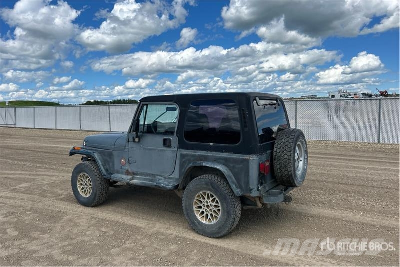 Jeep Wrangler Sahara Edition 4WD SUV Kistehergépjárművek