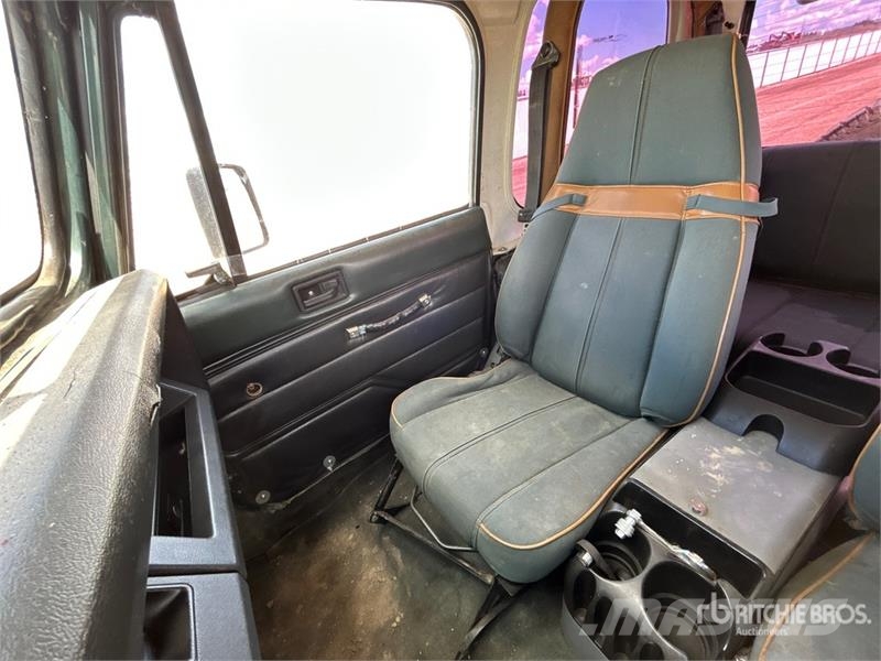 Jeep Wrangler Sahara Edition 4WD SUV Kistehergépjárművek