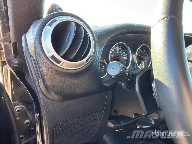Jeep Wrangler Unlimited Sahara Automašīnas