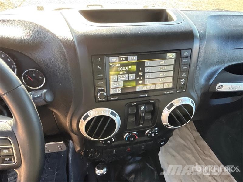 Jeep Wrangler Unlimited Sahara Personbiler