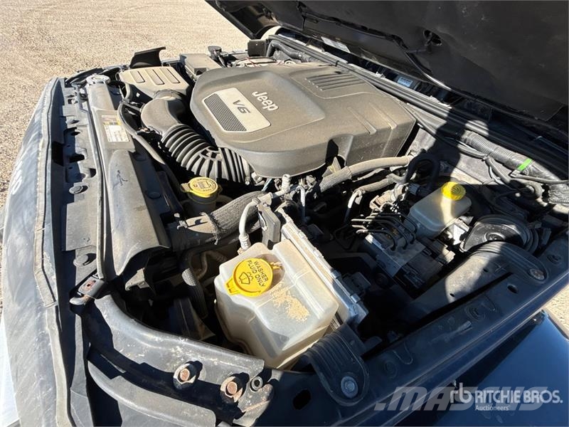 Jeep Wrangler Unlimited Sahara Automašīnas