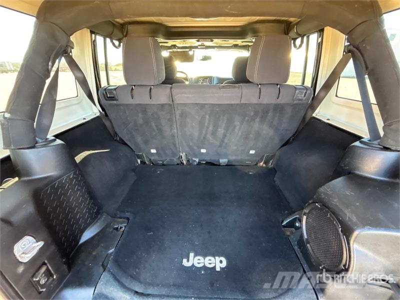Jeep Wrangler Unlimited Sahara Automašīnas