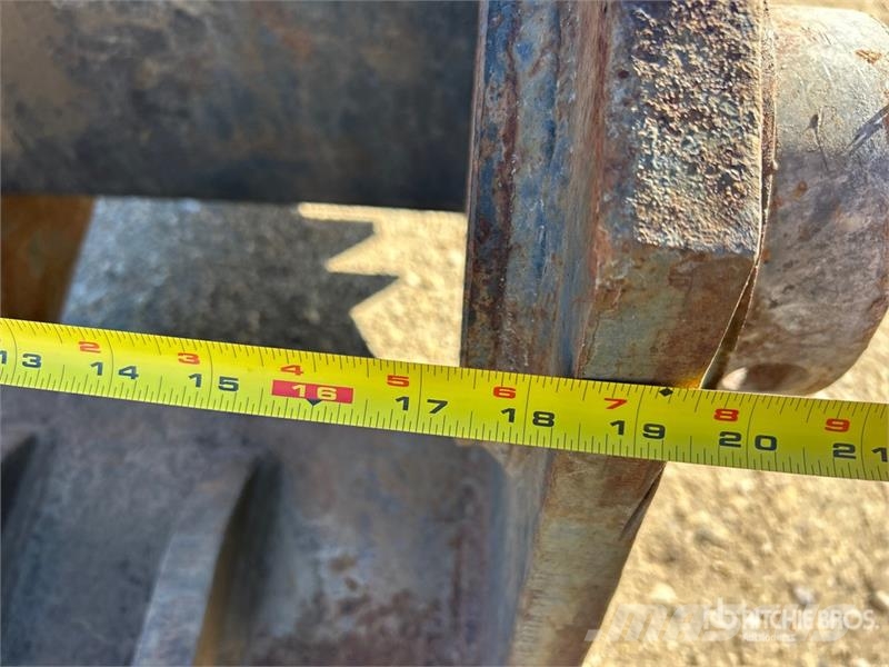 Jisung 24 in Excavator Rock Crusher Andre komponenter