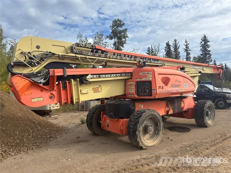 JLG 1250AJP 4WD Diesel Articulating Boom Lift (Inopera Strēles pacēlāji