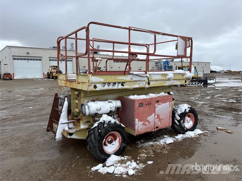 JLG 33 RTS 4x4 Dual Fuel Scissor Lift رافعات مقصية الشكل