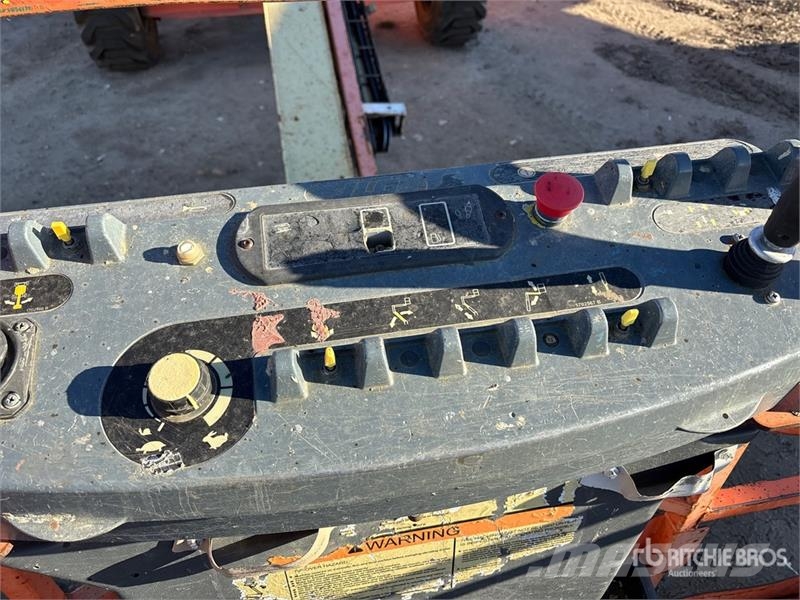 JLG 400S 4WD Diesel Telescopic Boom Lift (Inoperable) رافعات سلة تلسكوبية