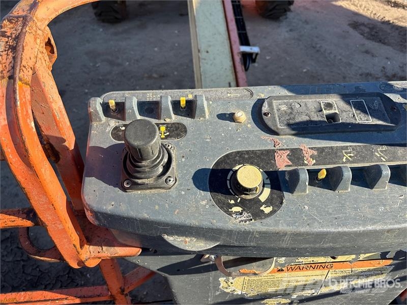 JLG 400S 4WD Diesel Telescopic Boom Lift (Inoperable) رافعات سلة تلسكوبية