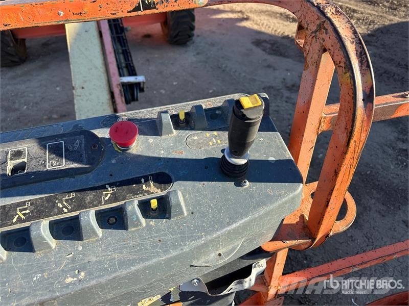 JLG 400S 4WD Diesel Telescopic Boom Lift (Inoperable) رافعات سلة تلسكوبية