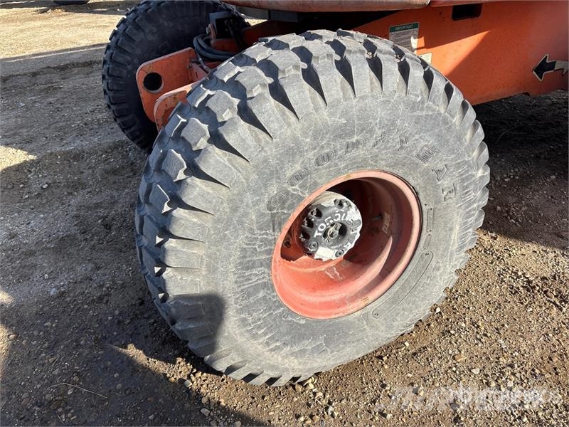 JLG 450AJ Series ll Iseliikuvad poomtõstukid