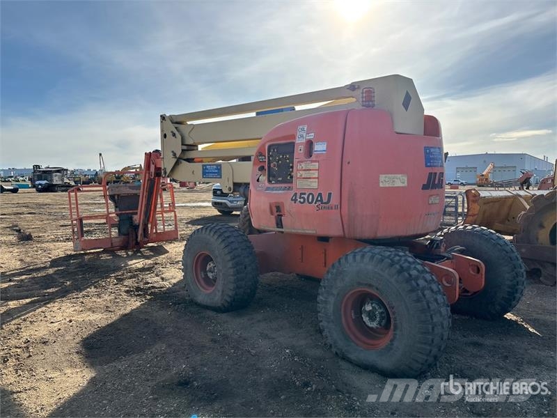 JLG 450AJ Series ll Iseliikuvad poomtõstukid