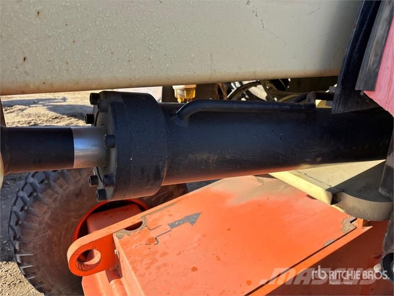 JLG 450AJ Series ll Iseliikuvad poomtõstukid