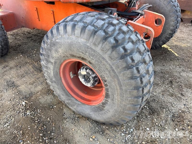 JLG 450AJ Series ll Iseliikuvad poomtõstukid