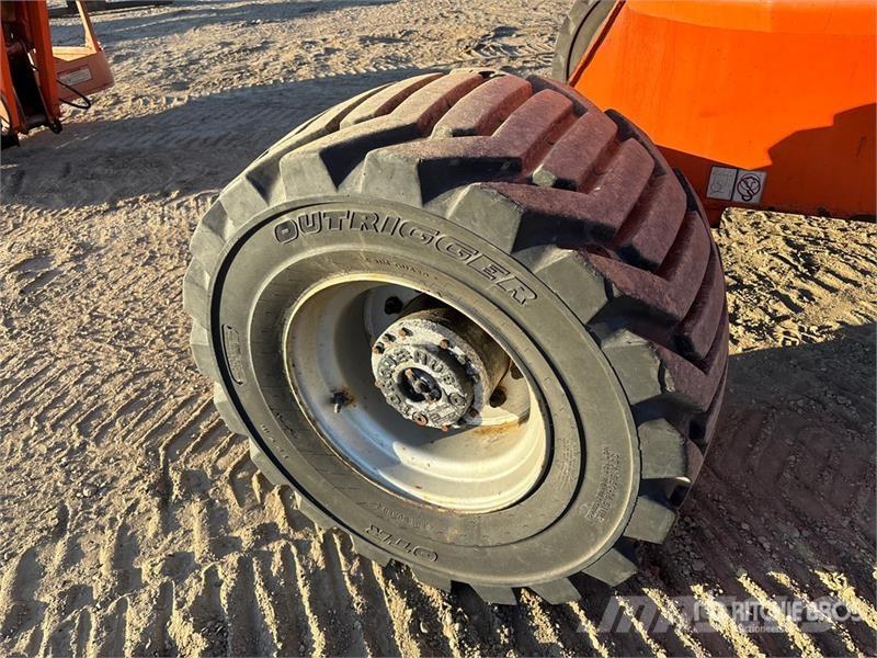JLG 450AJ Series ll Strēles pacēlāji