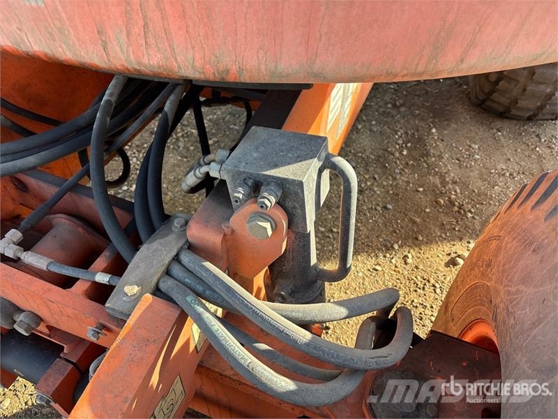 JLG 450AJ Series ll Iseliikuvad poomtõstukid