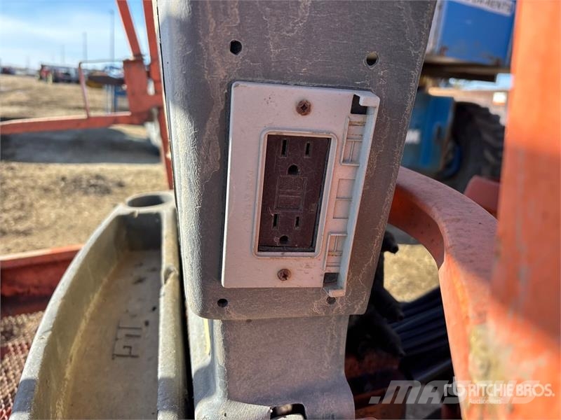 JLG 450AJ Series ll Iseliikuvad poomtõstukid
